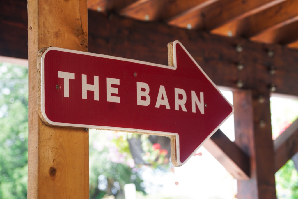 Maan Farms Barn Sign